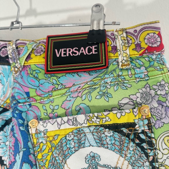 Versace Barocco Mosaic Printed Jean shorts Size 29 with a bit of stretch - Picture 6 of 11